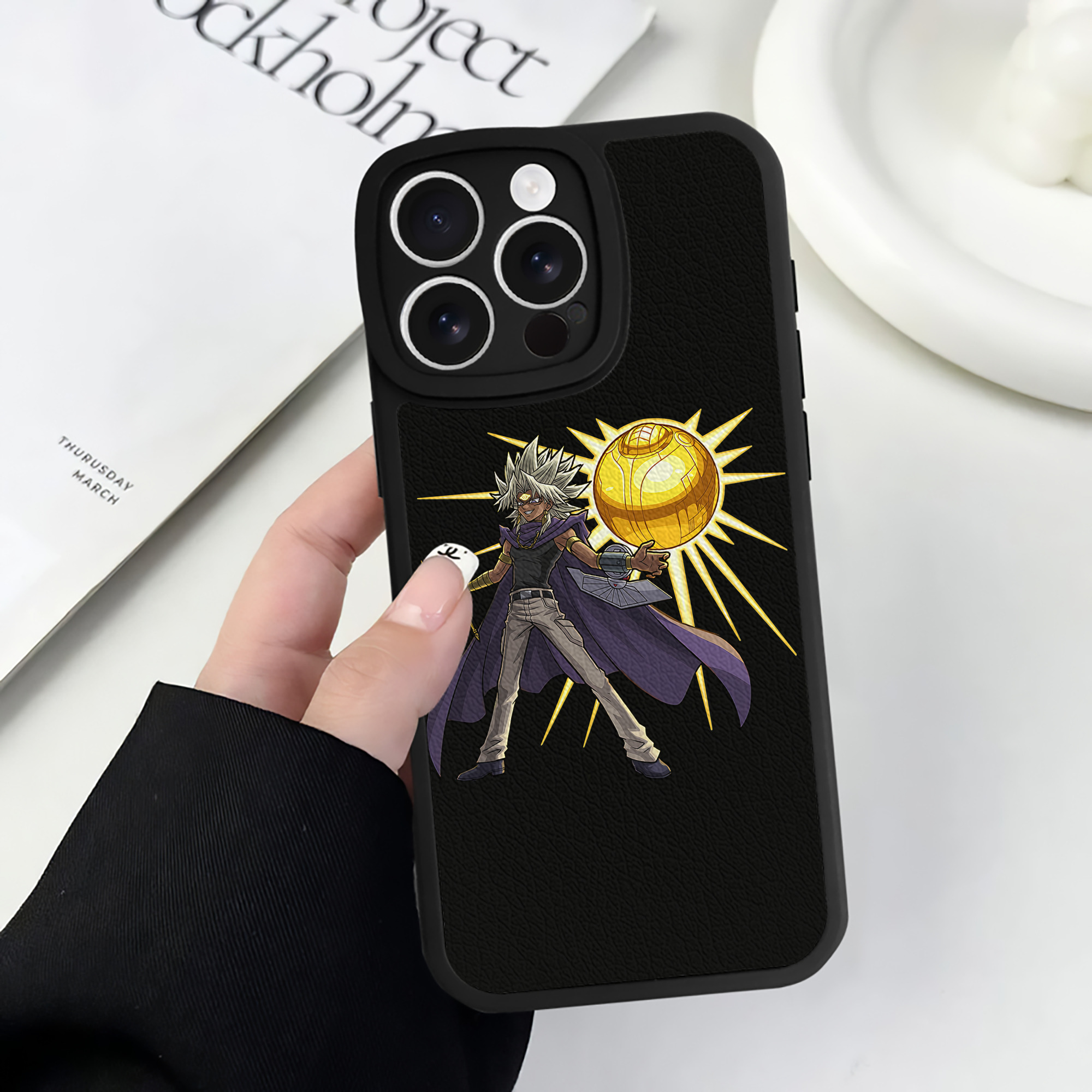 （画像用） 遊☆戯☆王 Yu-Gi-Oh! 【iPhone 16シリーズ対応】シリコンスマホケース（レザー調） 材質：シリコン